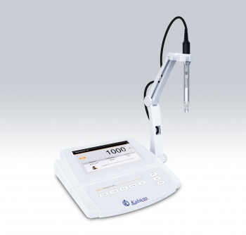 Laboratory pH meter, working