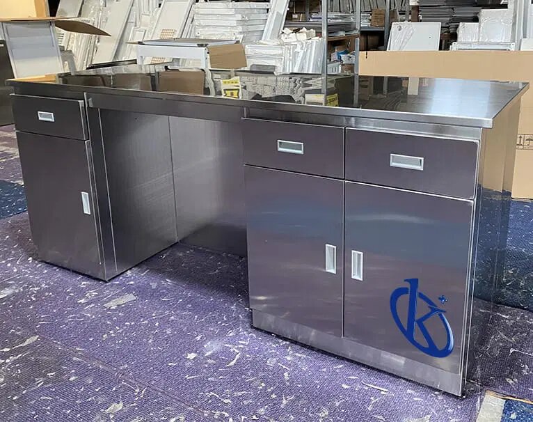 An In-Depth Look at the 304 Stainless Steel Work Bench: A Top Choice for Laboratories
