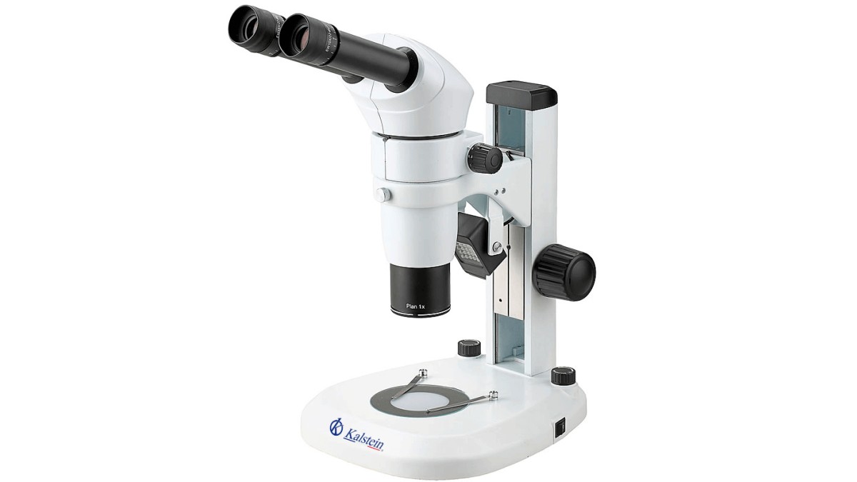 Practical Use of the Trinocular Microscope YR0248 in Laboratories